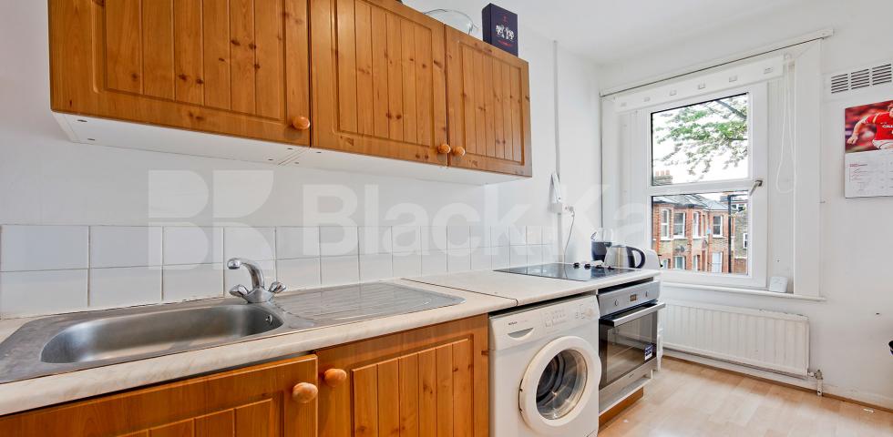 			NEW INSTRUCTION , 2 Bedroom, 1 bath, 1 reception Apartment			 Glenelg Road, Clapham North/Brixton 